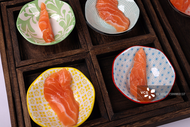 海鲜三文鱼刺身生鱼片高清特写图片素材