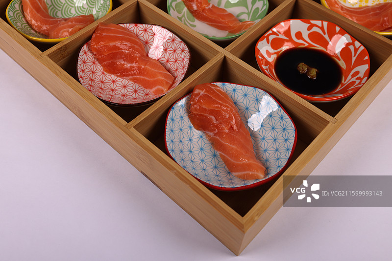 海鲜三文鱼刺身生鱼片高清特写图片素材