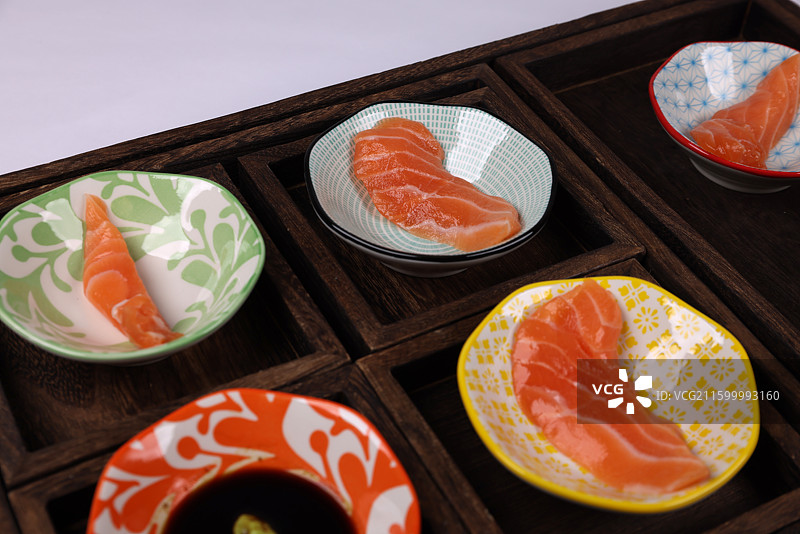 海鲜三文鱼刺身生鱼片高清特写图片素材