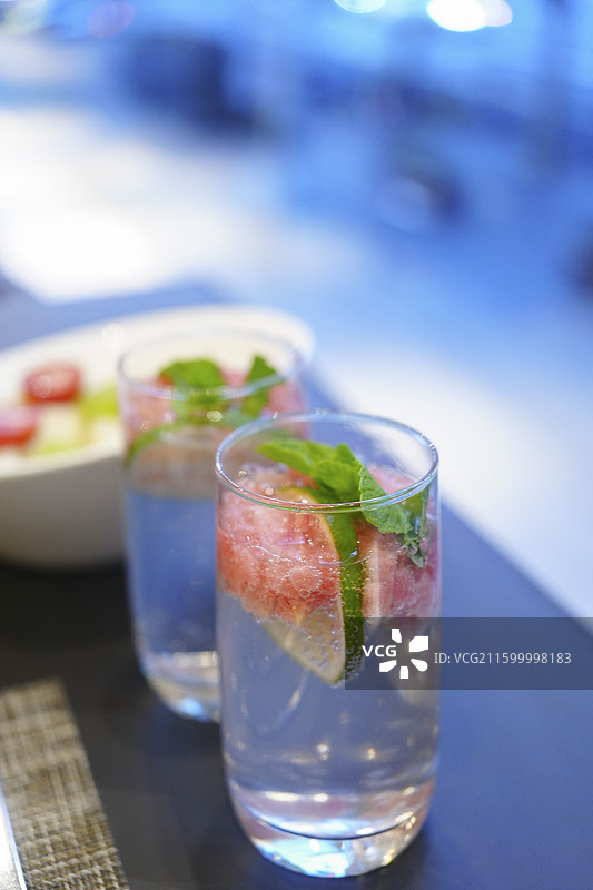 饮料，气泡水，果汁，汽水，果缤纷，饮品，喝水，水，西餐，美食，美味，白人饭，漂亮饭，料理，烹饪，烹调图片素材