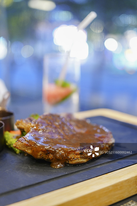 肉眼牛排，煎牛排，牛排，高蛋白，西餐，美食，美味，白人饭，漂亮饭，料理，烹饪，烹调，膳食，食品，正餐图片素材