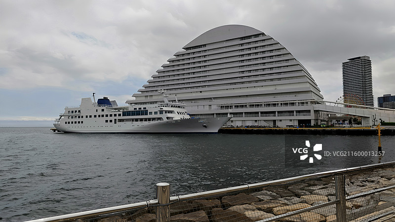 神户马赛克广场是神户港旁的南欧风格商业广场，集购物、餐饮、娱乐于一体，夜景迷人。图片素材