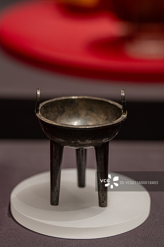 明代 云鹤纹鼎式三足银炉 重庆中国三峡博物馆图片素材