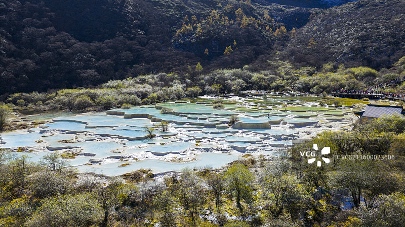 四川阿坝黄龙景区五彩池航拍图片素材