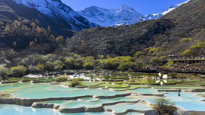 四川阿坝黄龙景区五彩池航拍图片素材