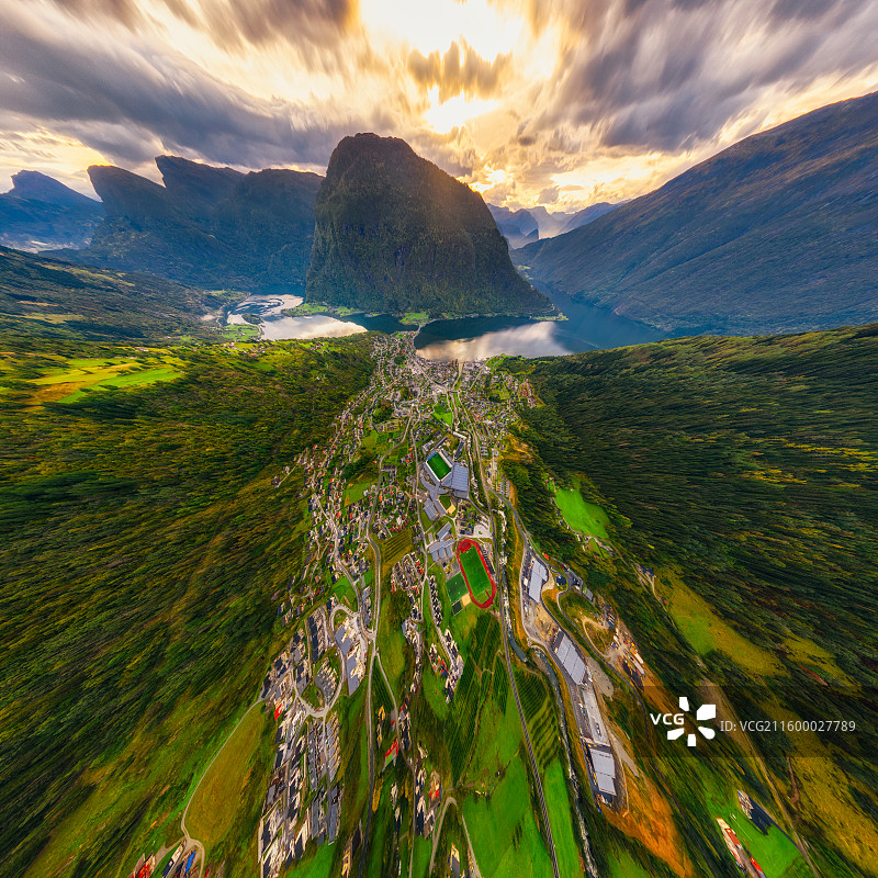 Sogn og Fjordane韦斯特兰郡Vestland松达尔峡湾Sogndalsfjøra，航拍图片素材