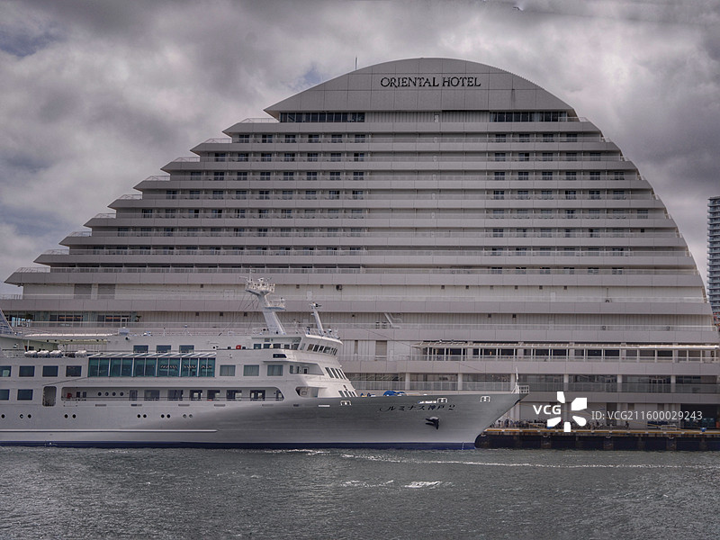 神户马赛克广场是神户港旁的南欧风格商业广场，集购物、餐饮、娱乐于一体，夜景迷人。图片素材