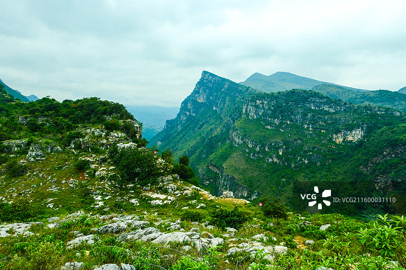 中国贵州黔西南贞丰县花江大峡谷风光，贞丰县北盘江岸马马岩瀑布图片素材