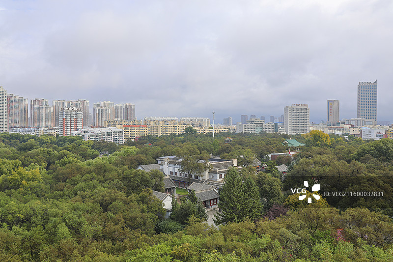 清政府营造最早的公园齐齐哈尔市龙沙公园望江楼看齐齐哈尔城市天际线城市风光图片素材