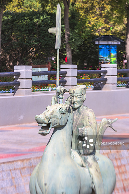 雷台公园出土的铜车马仪仗俑队图片素材