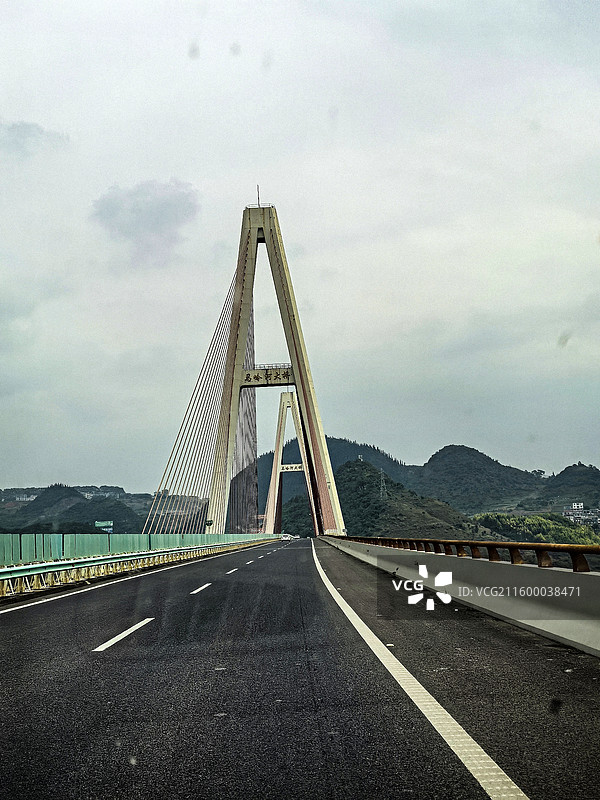贵州的桥，中国贵州黔西南兴义马岭河大桥图片素材