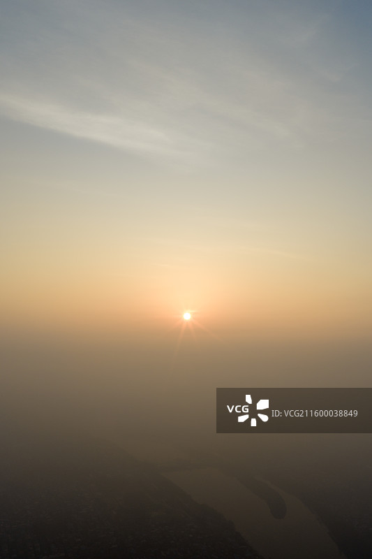 河南省 周口市 川汇区 沙颍河 贾鲁河 交叉口 秋天 清晨 薄雾 日出图片素材