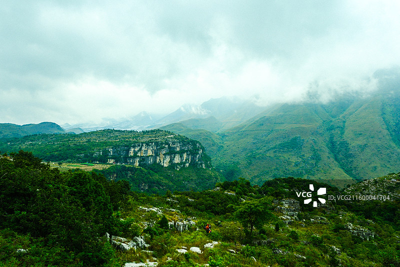 中国贵州黔西南贞丰县花江大峡谷风光，贞丰县北盘江岸马马岩瀑布图片素材