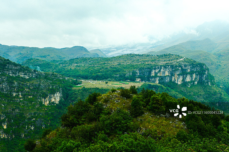中国贵州黔西南贞丰县花江大峡谷风光，贞丰县北盘江岸马马岩瀑布图片素材