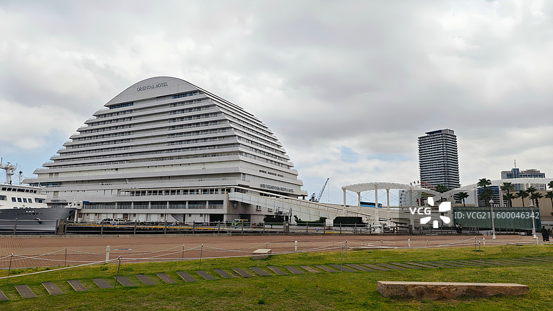 神户马赛克广场是神户港旁的南欧风格商业广场，集购物、餐饮、娱乐于一体，夜景迷人。图片素材