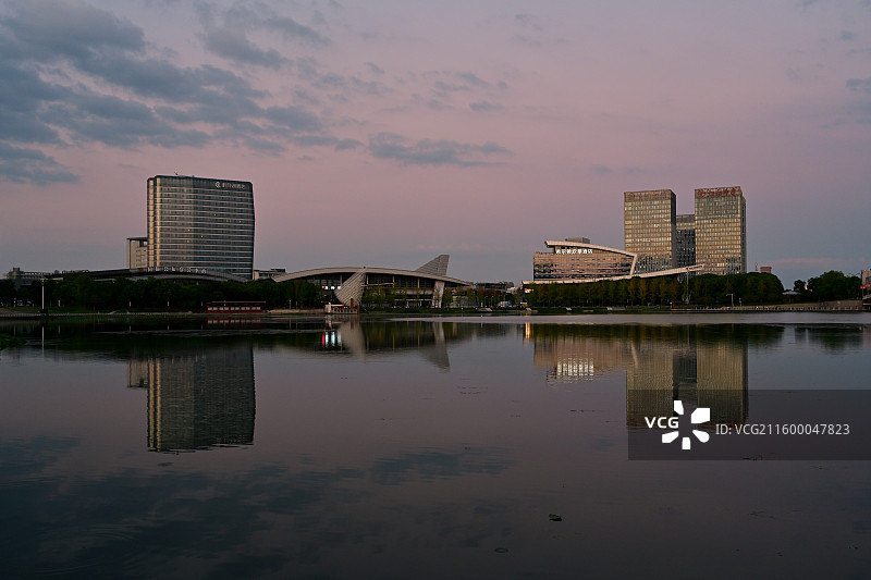 扬州｜明月湖的傍晚图片素材