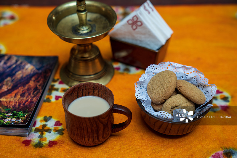西藏拉萨，青稞饼与酥油茶图片素材