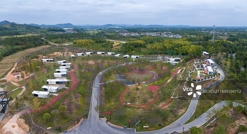 江西抚州金溪游垫村矿坑，微宿，土地治理，碧水，湖泊，湖面，青山，绿水，落日，日落，晚霞，霞光。图片素材