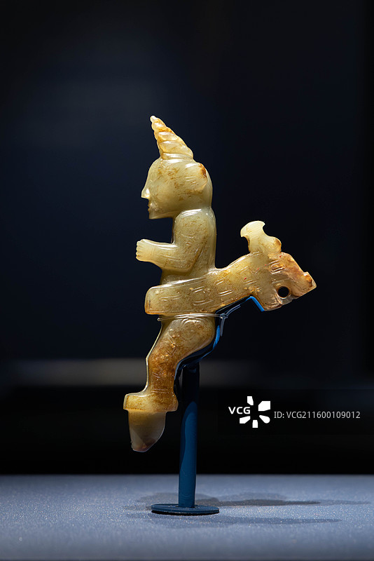 山西太原山西博物院玉韫华夏展厅玉人 商 山西省曲沃县北赵村晋侯墓地M63出土图片素材