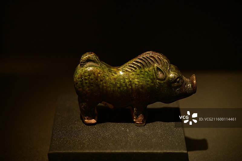 陕西历史博物馆 秦汉馆 - 绿釉陶猪（汉，陕西西安岳家寨出土）图片素材