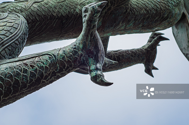 青岛海云庵青铜龙雕塑局部特写图片素材