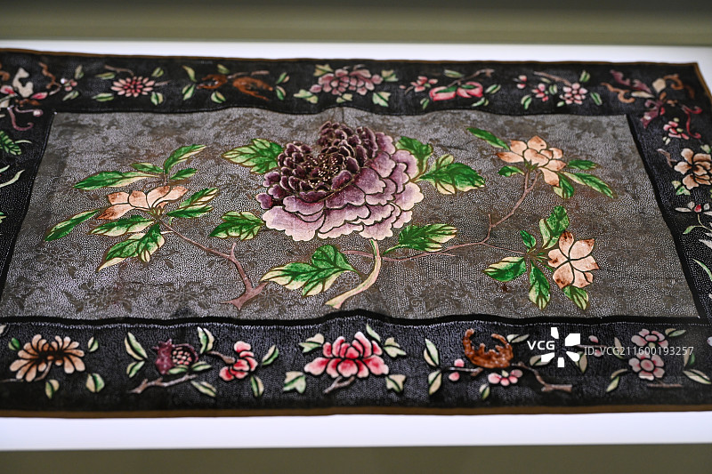 刺绣牡丹：传统工艺里的国色天香图片素材