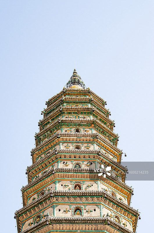 中国山西临汾洪洞县广胜寺旅游景区，广胜禅院和唐僧扫塔飞虹塔，世界最高多彩琉璃塔，户外白昼无人图像摄影图片素材