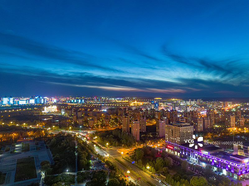 内蒙古鄂尔多斯康巴什城市风光夜景航拍图片素材