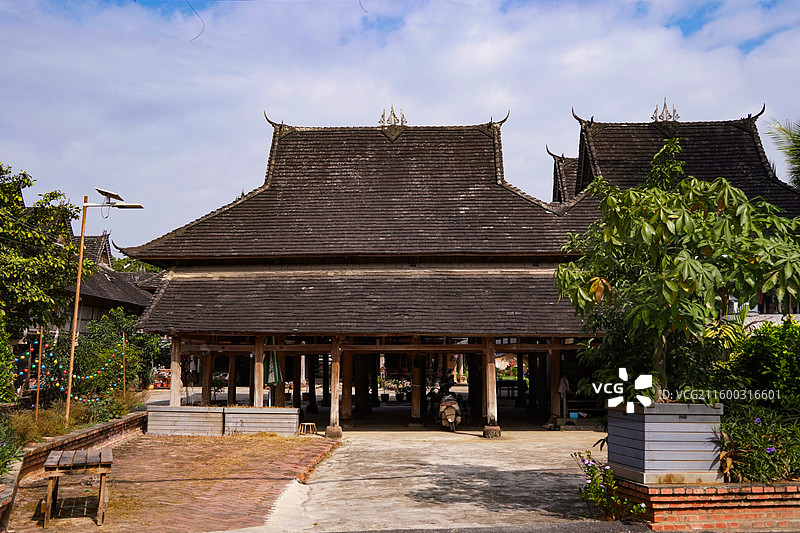 傣族园傣族民居吊脚楼图片素材