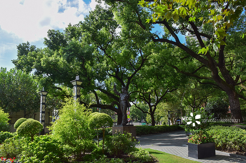 淮海中路音乐街区聂耳音乐广场，聂耳雕像图片素材