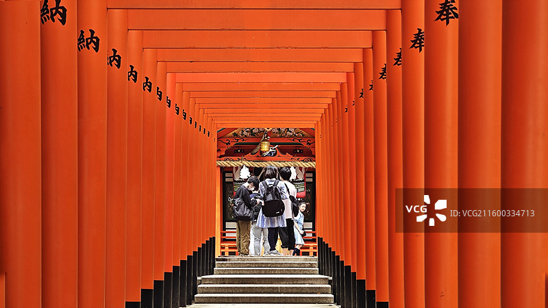 神户生田神社约建于 3 世纪，主祀稚日女尊，是恋爱与姻缘信仰中心，有金龙泉水占卜等特色。图片素材