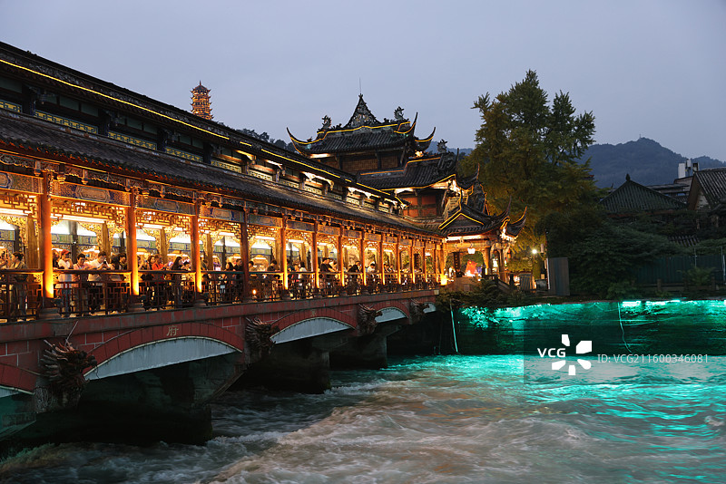 成都都江堰灌县古城南桥蓝眼泪夜景图片素材
