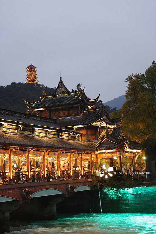 成都都江堰灌县古城南桥蓝眼泪夜景图片素材