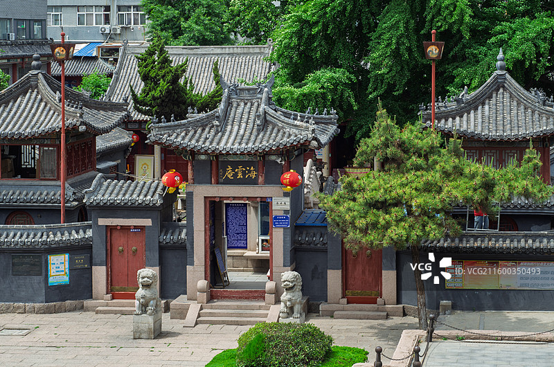 青岛海云庵中式古建筑海云庵外观图片素材