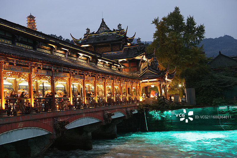成都都江堰灌县古城南桥蓝眼泪夜景图片素材