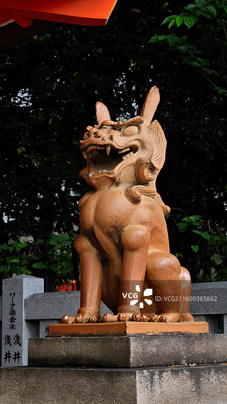 神户生田神社约建于 3 世纪，主祀稚日女尊，是恋爱与姻缘信仰中心，有金龙泉水占卜等特色。图片素材