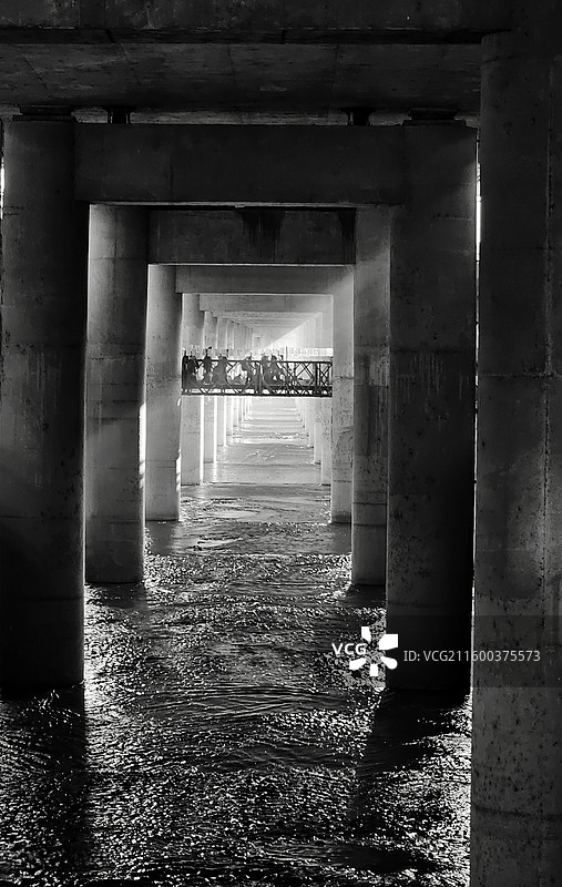 桥下光影图片素材