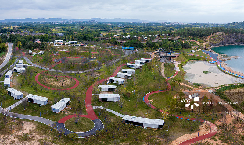 江西抚州金溪游垫村矿坑，微宿，土地治理，碧水，湖泊，湖面，青山，绿水，落日，日落，晚霞，霞光。图片素材