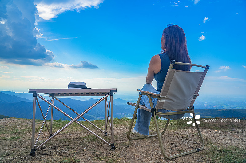 江西丰城：玉华山风光引客 风机旁现双彩虹图片素材