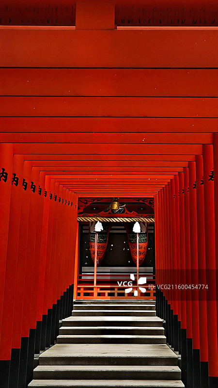 神户生田神社约建于 3 世纪，主祀稚日女尊，是恋爱与姻缘信仰中心，有金龙泉水占卜等特色。图片素材