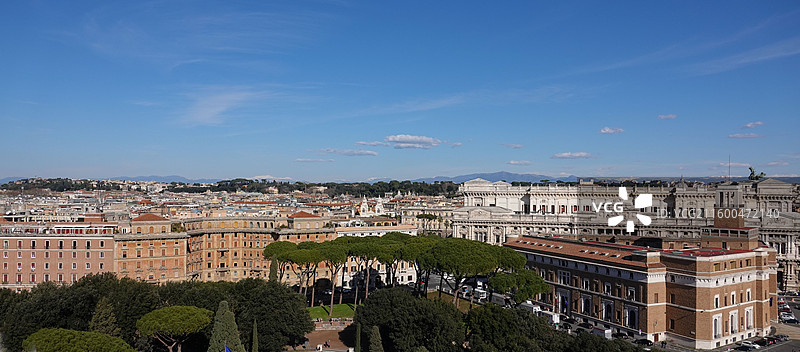 从圣天使堡俯看罗马城区图片素材