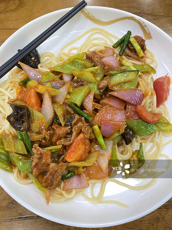 美味的过油肉拌面图片素材