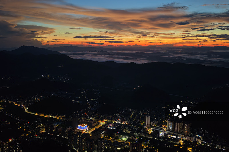 航拍广西凭祥市晨雾风光图片素材