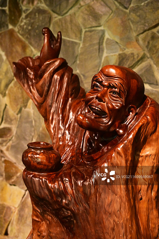 衢州开化根宫佛国根雕艺术佛教造像历史人物图片素材