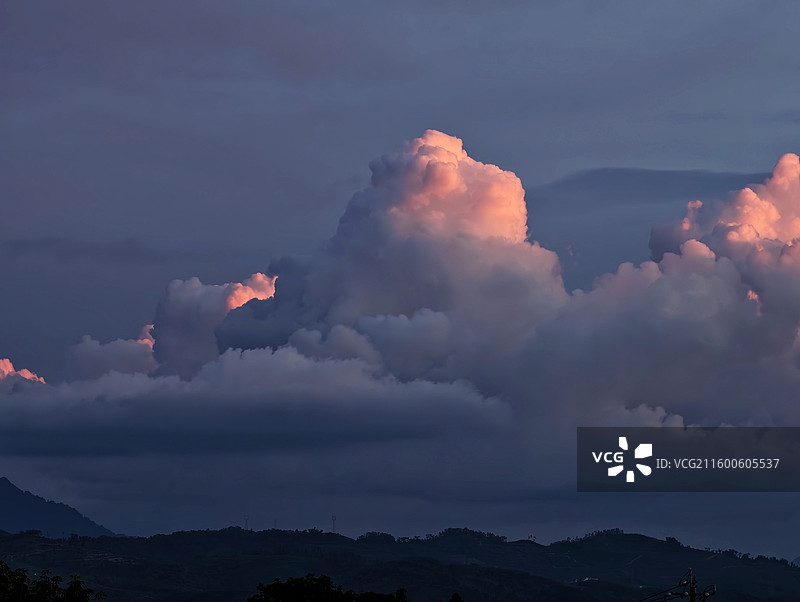 大山与云图片素材