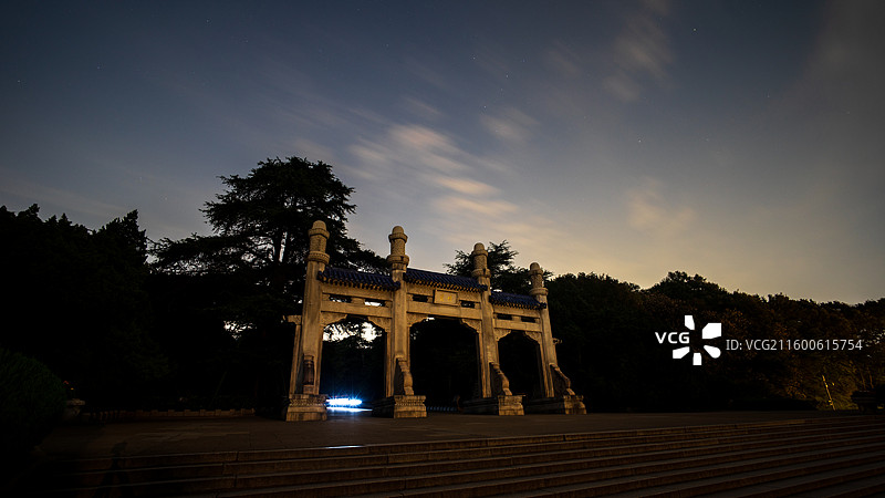 南京中山陵博爱坊夜景图片素材
