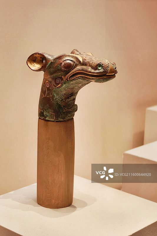 错金银马首形青䡇 战国·魏 1951年河南辉县出土 摄于中国国家博物馆图片素材