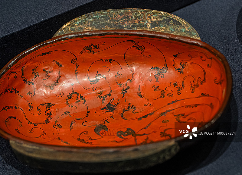 西汉 鎏金铜耳彩绘云龙纹漆耳杯 扬州西湖镇高南组西汉墓出土 扬州市文物考古研究所图片素材