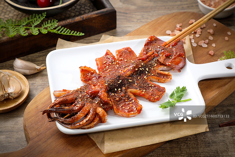 整只鱿鱼串图片素材