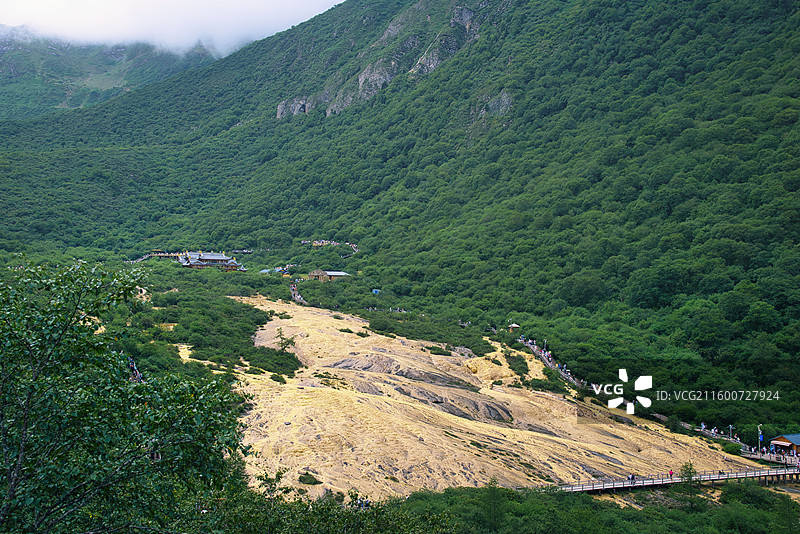 远观黄龙景区金沙铺地钙华滩流图片素材